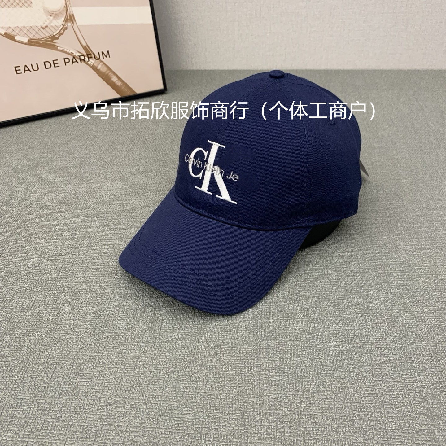 Nuevos sombreros de primavera y verano para hombres y mujeres de moda coreana bordada de todo fósforo sombrilla curva CK gorra de béisbol