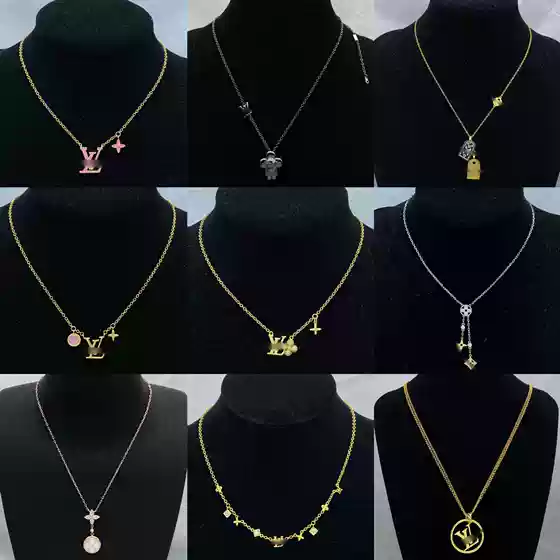 (Original Stamping) Yujia V Letter Necklace for Women, European and American Style, Light Luxury Clavicle Chain, High-End Exquisite Accessory