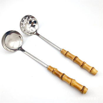 Wholesale Stainless Steel Hot Pot Soup Spoon Bamboo Handle Kitchen Supplies Small Colander Restaurant Hotel Public Spoon Shovel