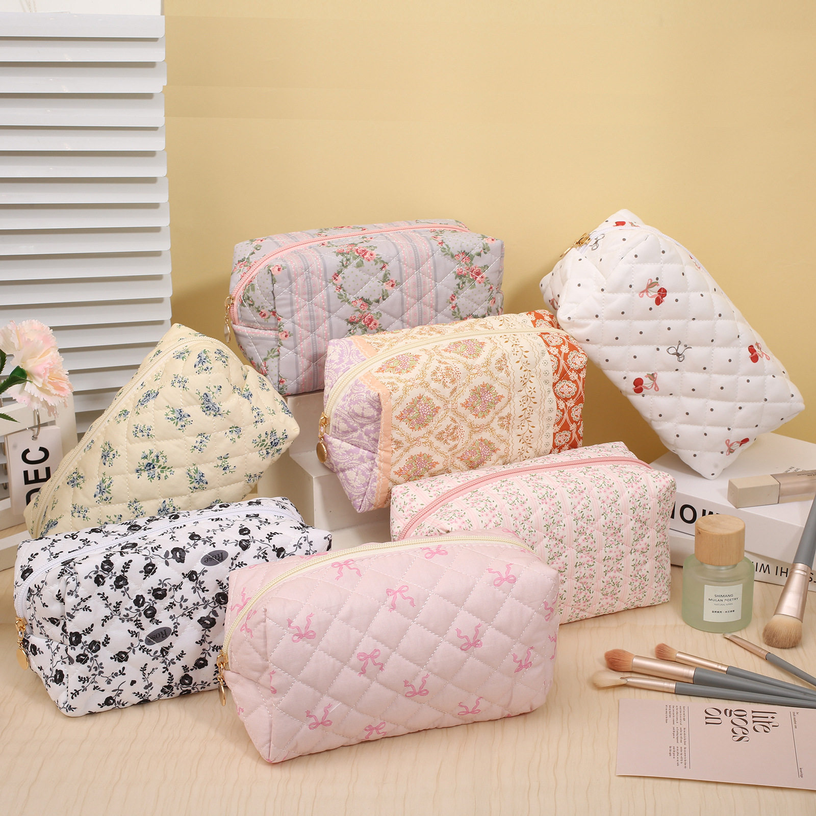 Floral Quilted Cosmetic Bag Women Portable Lipstick Makeup Brush Storage Bag Earphone Data Cable Wallet Student Pencil Case
