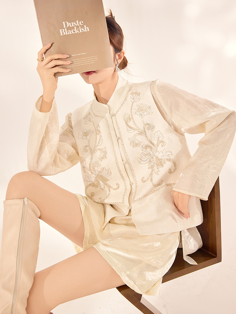 Bộ áo sơ mi dài tay và vest gile nữ thêu hoa đính cườm cổ đứng — Áo sơ mi màu mơ (giao hàng trong 7 ngày), Áo sơ mi màu mơ (giao hàng trong ngày), Áo vest đính cườm (giao hàng trong 7 ngày), Áo vest đính cườm (giao hàng trong ngày)