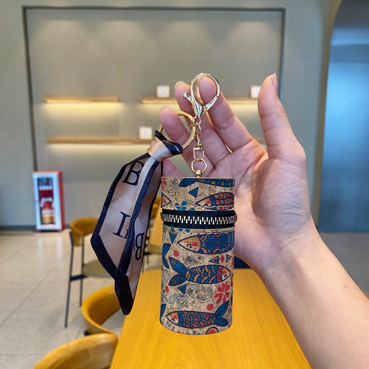 New European and American Retro Paper Wood Grain Bucket Mouth Red Envelope Fashion Cylindrical Headset Lipstick Key Coin Purse