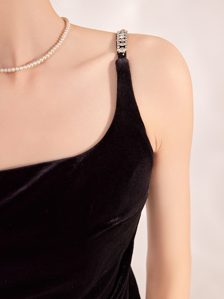 Đầm dây ôm body cổ vuông dài qua gối — Màu đen