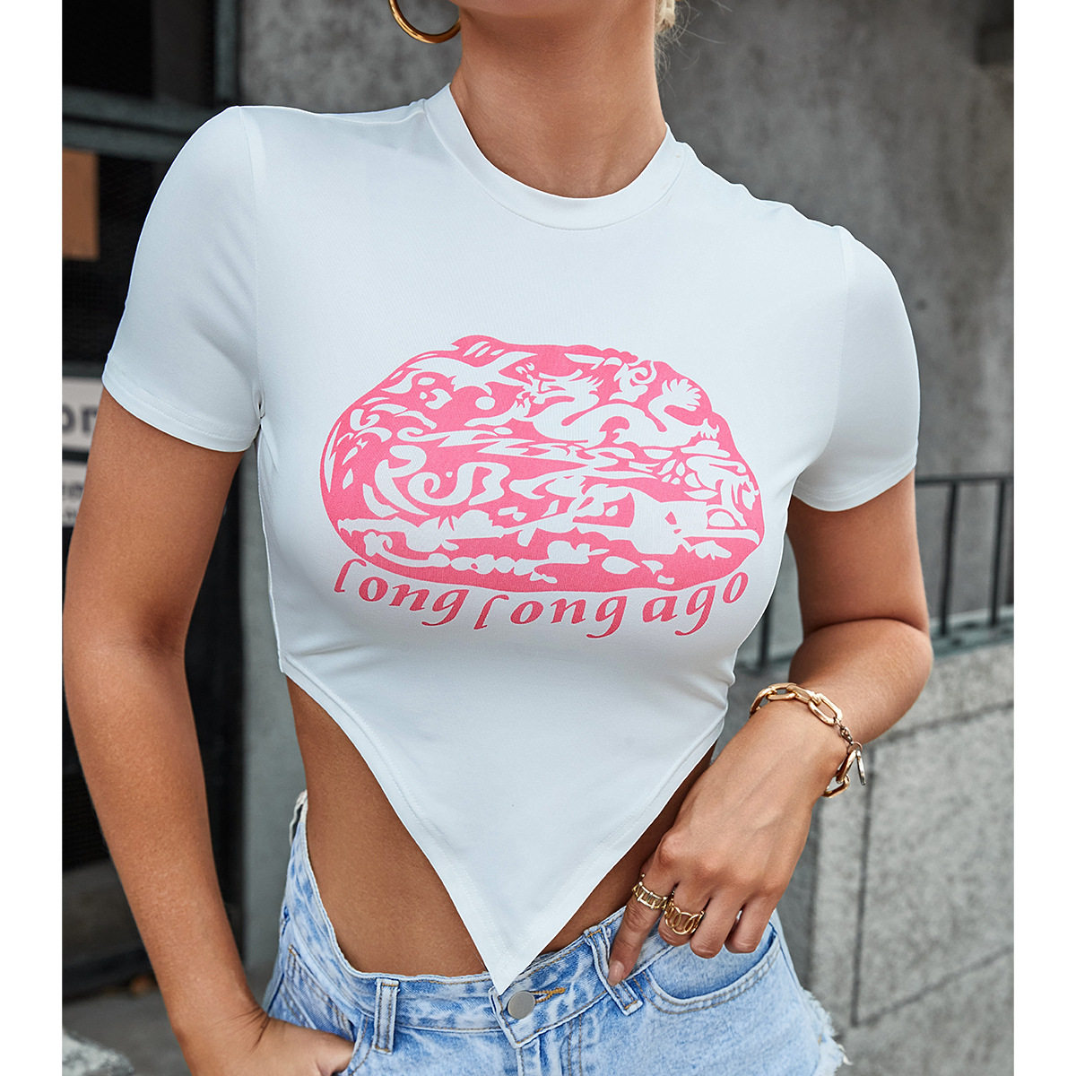 Fashionable Womens T Shirt Trendy Print Pointed Hem Casual Style Spring Summer Collection Wholesale Available