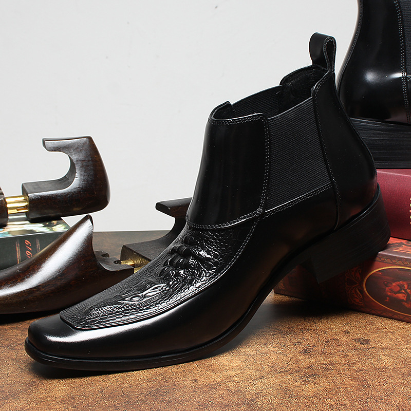Boot Chelsea nam da bò vân cá sấu mũi vuông cổ trung, đế cao su tăng chiều cao — Màu nâu, Màu đen