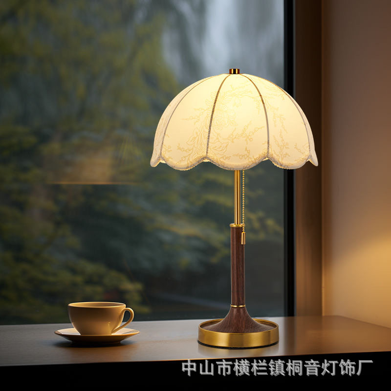 French Retro Mid-Century Style Table Lamp Bedroom American Solid Wood Wabi-Sabi Style Master Bedroom Hotel Bedside Lamp Eye Protection