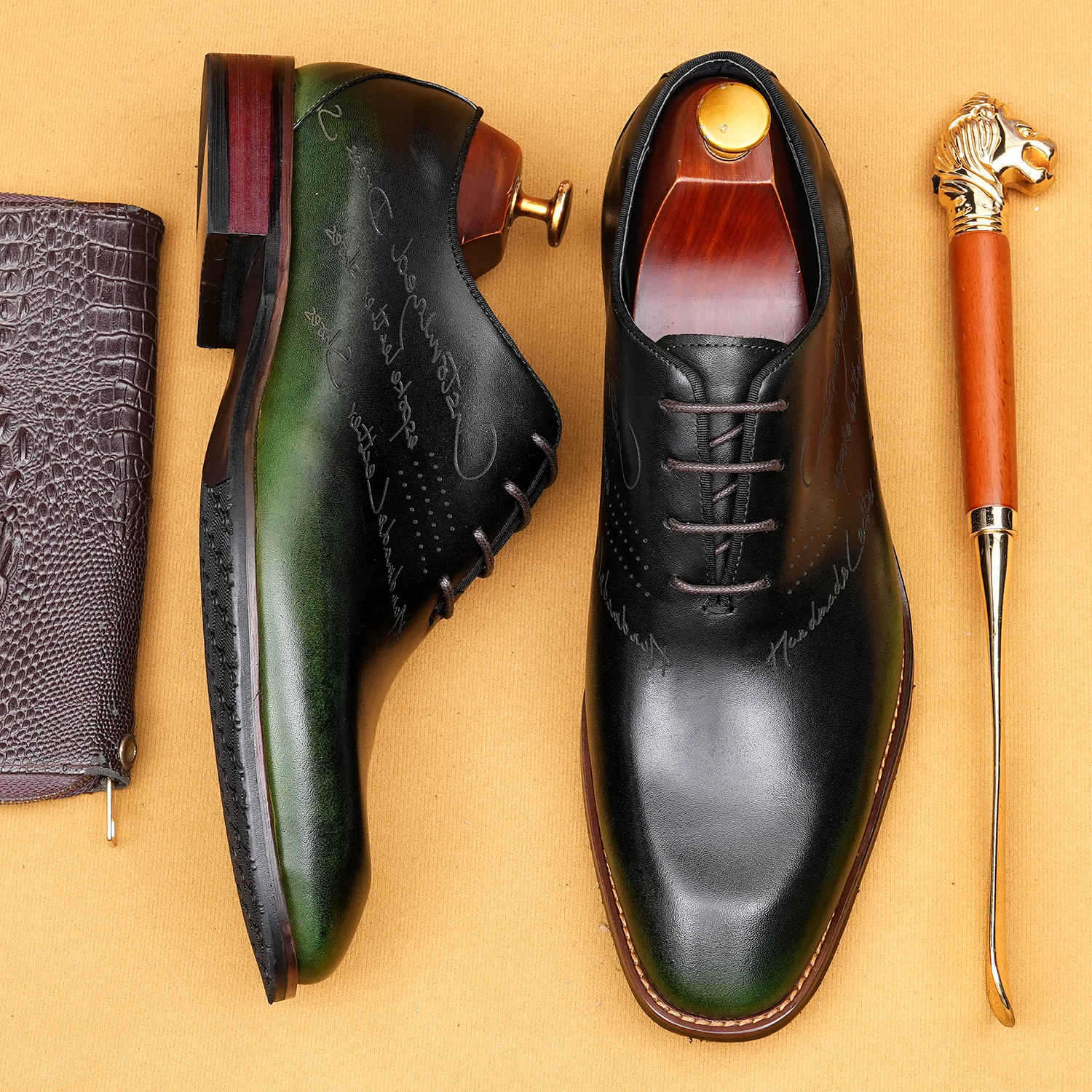 Giày Da Nam Chất Liệu Da Bò Mũi Nhọn Họa Tiết Hoa Phục Cổ Cổ Điển