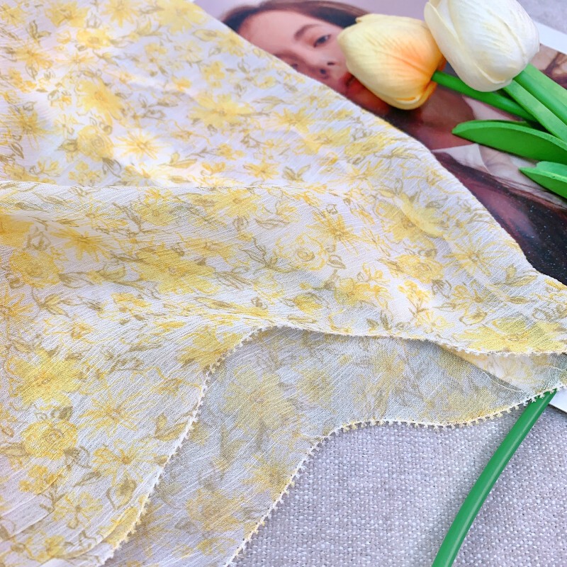 Đầm hai dây in hoa pháp dáng trung dài cổ vuông — Cúc vàng-áo vest, Hoa cúc vàng-váy, Quế màu hồng-váy