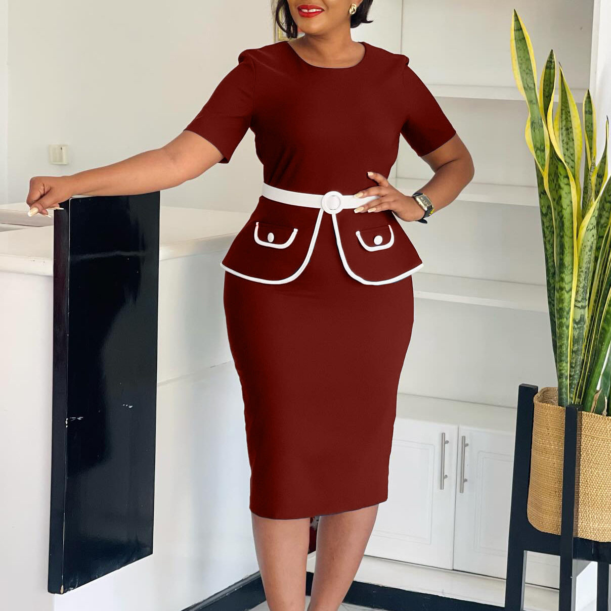Elegant Plus Size Bodycon Dress for Women Short Sleeve Stretch Fabric Stylish Design Perfect for Office or Casual