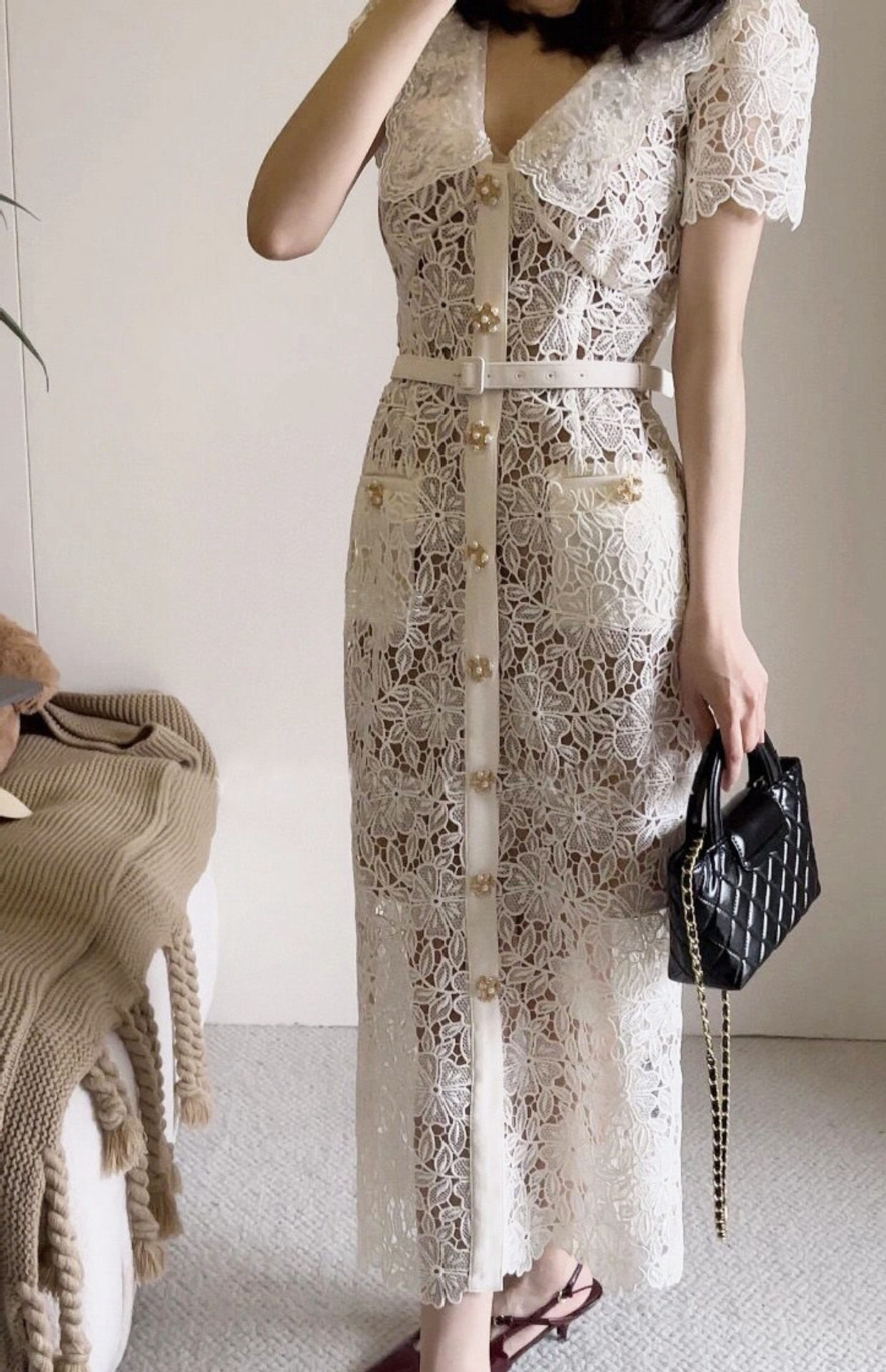 Đầm maxi nữ ren thêu hoa cổ chữ V tay ngắn thắt eo — Xăng-đan chi tiết 5