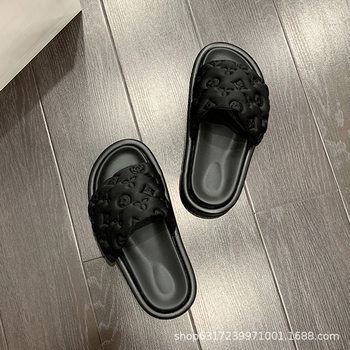 [Couple Slippers] Thick-Soled Slippers for Women Summer Outerwear 2024 New Classic Embossed Beach Sandals for Men