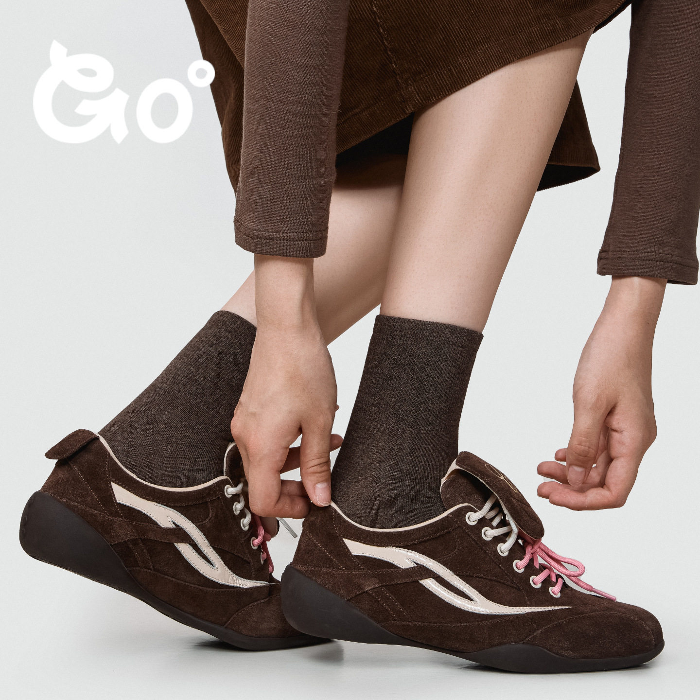 7037 Zhuji Women's Socks for Autumn and Winter, Mid-Calf Solid Color Sports Korean Style Long Socks, Seamless Cotton Socks, White for Ladies