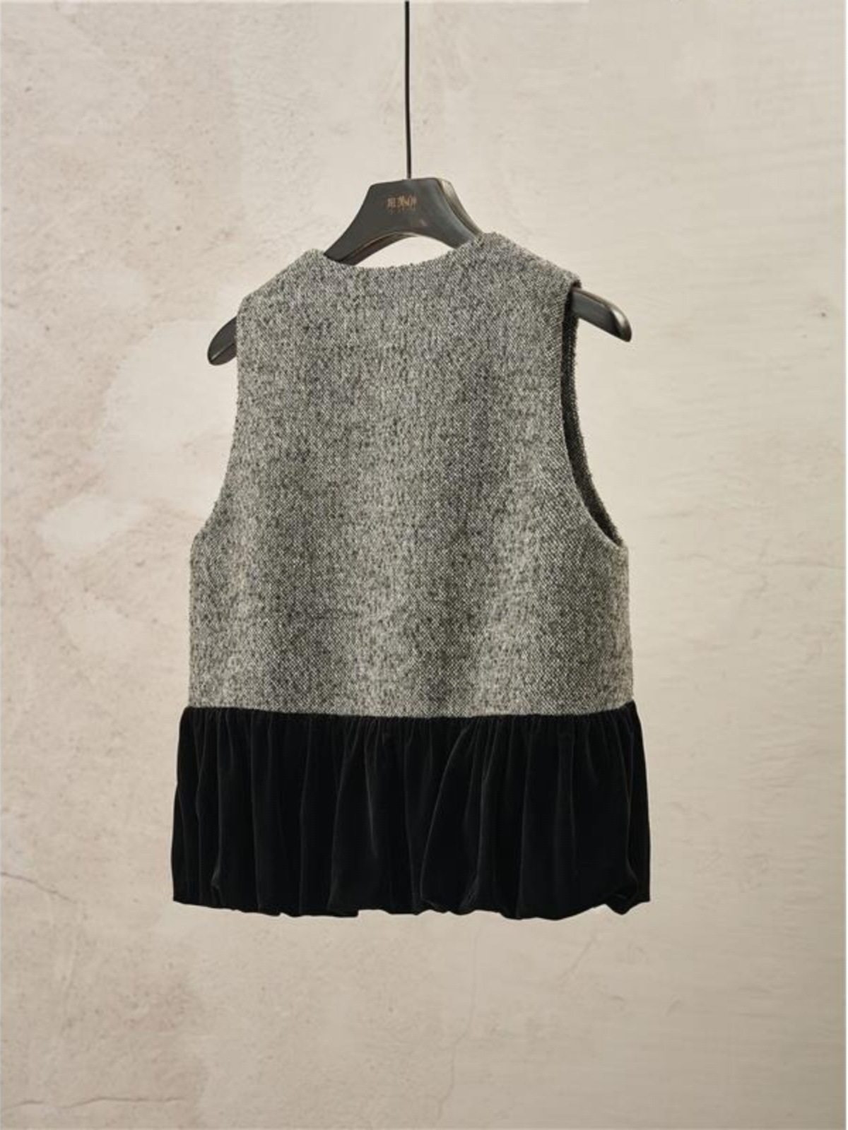 Black and Gray Color-Blocking New Chinese-Style Sleeveless Vest for Women, 2025 Autumn and Winter New Style, Patchwork Elegant Vest for Outerwear 7831