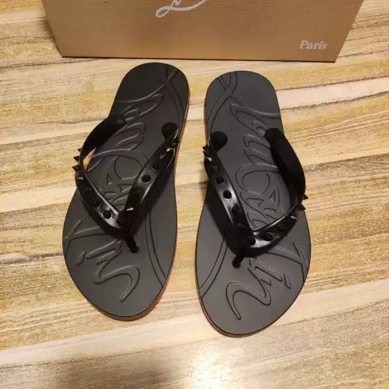 High-End European Style Cl Slippers for Men, Suitable for Outdoor Wear in Summer, Luxury Red-Soled Shoes with Rivets, Trendy Brand Flip-Flops for Men