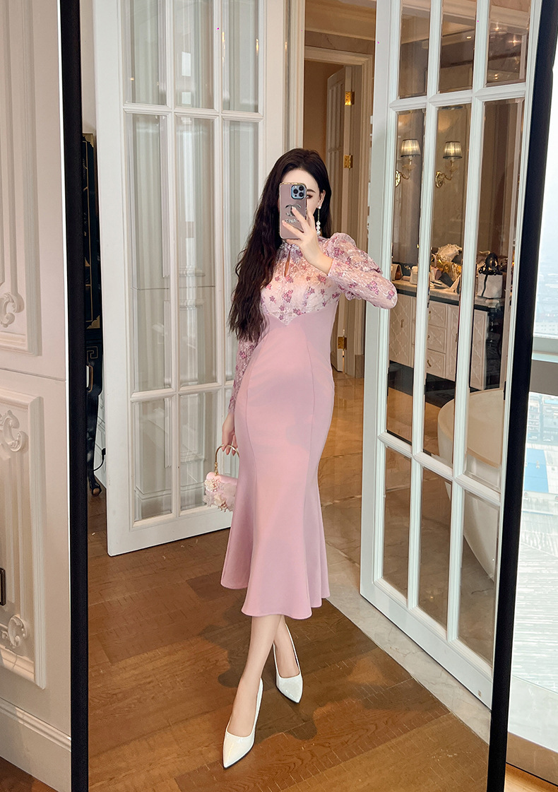 Đầm dài ôm body phối ren đuôi cá cổ đứng tay phồng — Màu tím hồng
