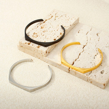 High-End Personalized C-Shaped Open Bracelet, Adjustable Trendy Brand Personality Unisex Smooth Titanium Steel Bracelet, Supplied by Manufacturer