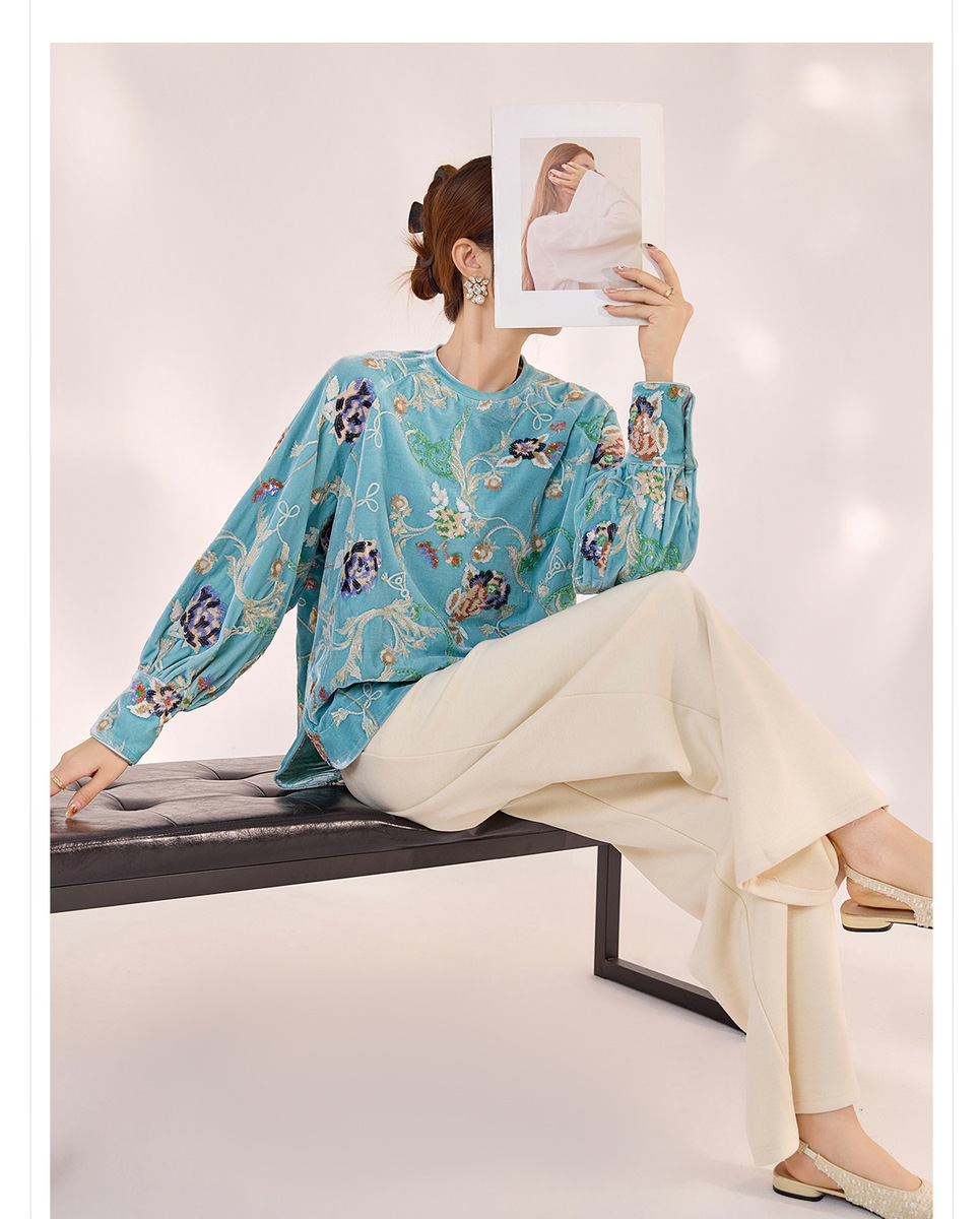 Áo sơ mi nữ dài tay satin thêu hoa cài khuy cổ tròn — Màu xanh da trời