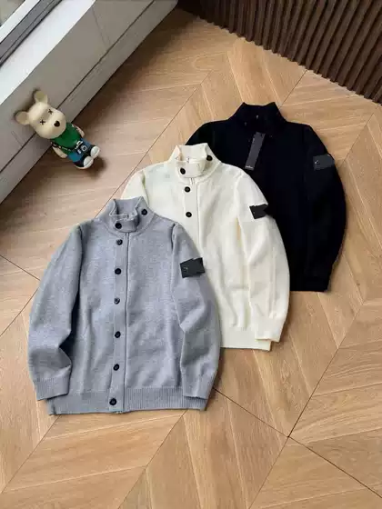 Autumn and winter Korean-style casual, loose-fitting, oversized sweater with a stand-up collar, zipper, and buttons