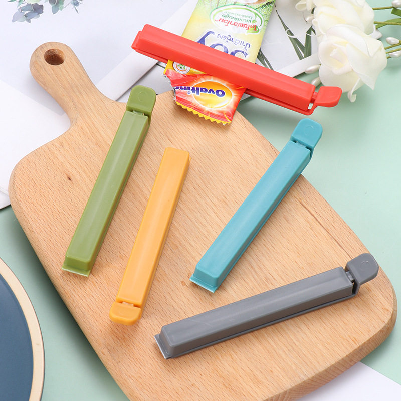 Food bag clip snack tea bag clip candy color plastic bag clip household kitchen with magnetic suction sealing clip wholesale