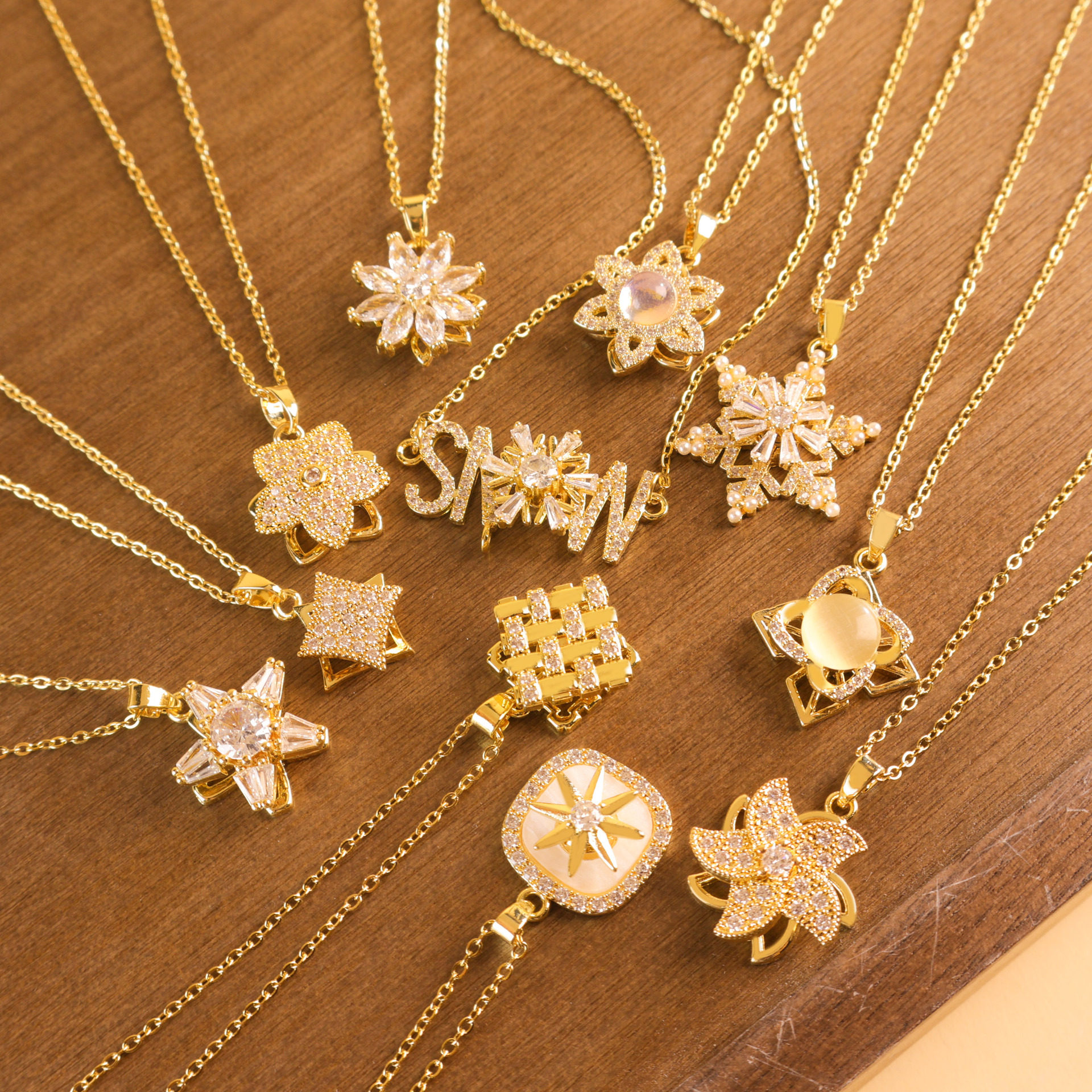 Necklace Women's European and American Cross-border Rotating Flowers Explosive Necklace Niche Design Sense Temperament All-match Titanium Steel Fashion Accessories