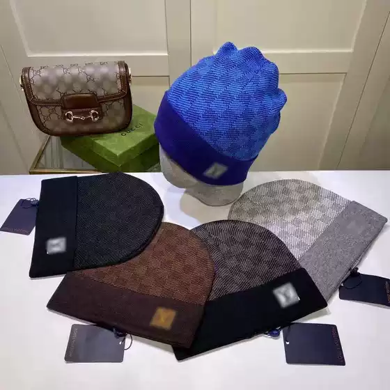 Correct Version of the Plaid Letter Knit Hat, Fashionable and Versatile Woolen Hat, Warm for Autumn and Winter, Popular Cross-Border European and American Style Beanie
