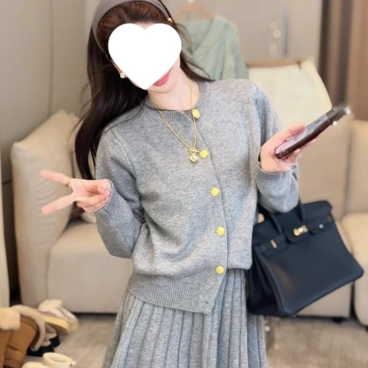 Fashionable Small Fragrant Knitted Suit for Women in Autumn and Winter New Korean Style Slimming Look Pleated A-Line Skirt Two-Piece Set
