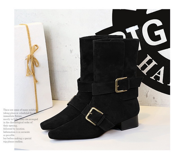 Boot nữ cổ trung mũi vuông khóa thắt lưng gót vừa phong cách retro — màu đen, nâu đậm, quả mơ