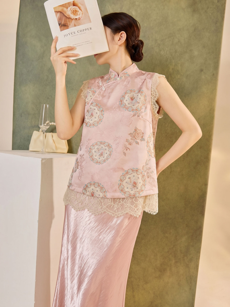 Bộ áo gile cổ đứng dệt hoa phối ren kèm chân váy dài satin nữ — Chân váy hồng, Áo gile màu tím, Bộ [Áo gile + Chân váy]