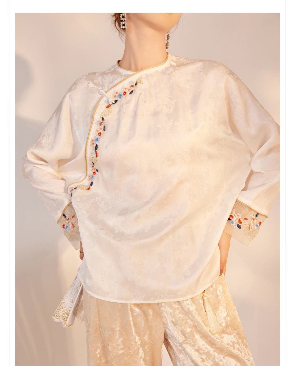 Áo nữ dài tay cổ tròn thêu hoa cài khuy lệch vai phong cách thanh lịch — Cloud Silk White (Giao hàng ngay hôm nay), Cloud Silk White (Giao hàng trong 7 ngày)