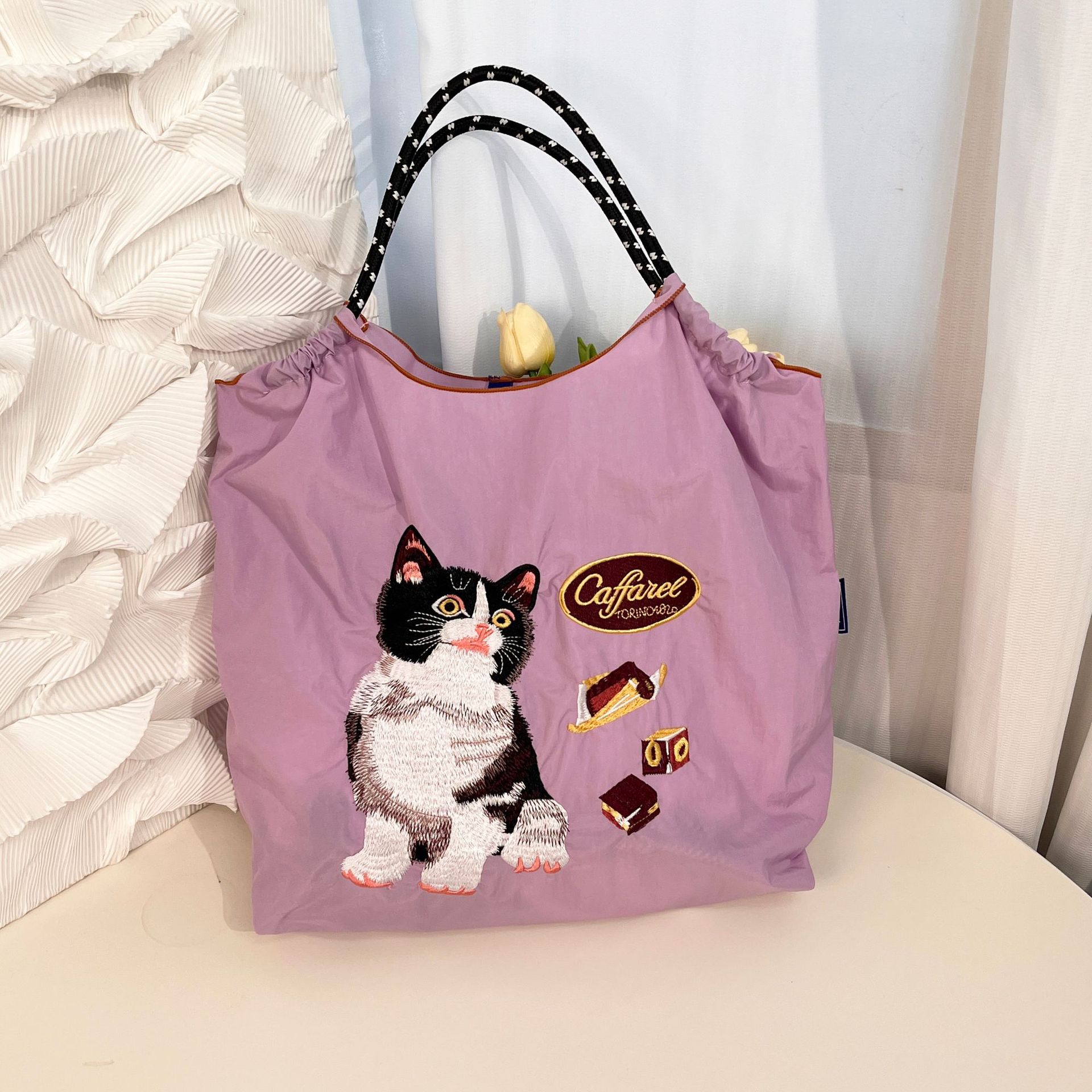 紫のコーヒー猫