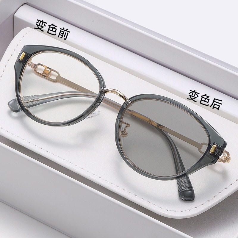 Light-Sensitive Color-Changing Myopia Glasses, Ultra-Light Korean Fashion Whitening Frames, Large Frames, Small Myopia Glasses