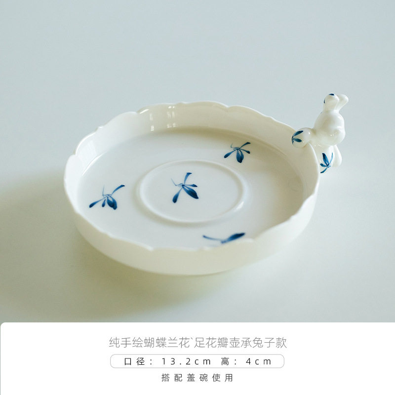 純粋な手描きの蝶の蘭-花びらの壺はウサギの金を被っています。