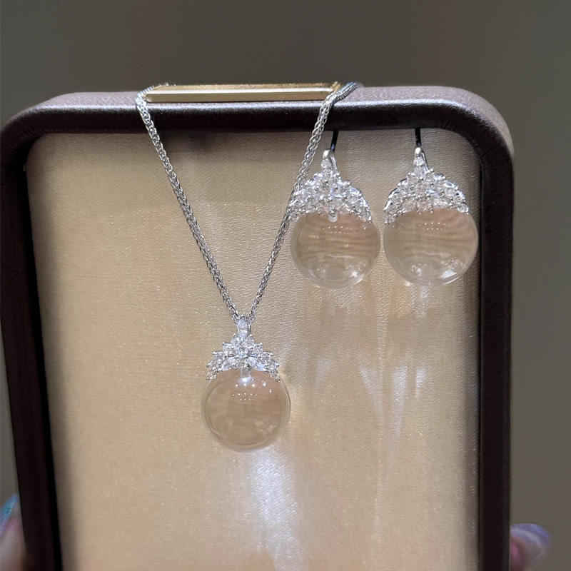 Ice and Snow Queen Crown White Crystal Pendant Necklace Accessories Women's Clavicle Chain Light Luxury Niche High-End Necklace Jewelry