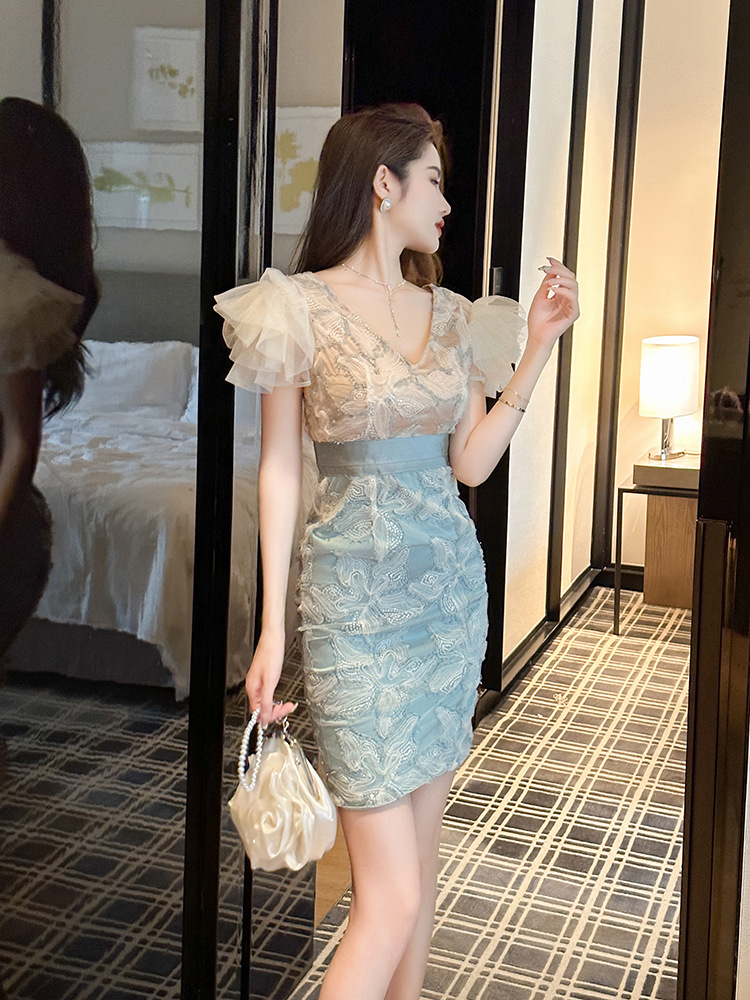 (Mới) Mã A1352 Giá 1260K: Váy Đầm Liền Thân Nữ Chtdng Dáng Ôm Body Gợi Cảm Sexy Hàng Mùa Hè Cổ Chữ V Thời Trang Nữ Chất Liệu G04 Sản Phẩm Mới, (Miễn Phí Vận Chuyển Toàn Quốc).