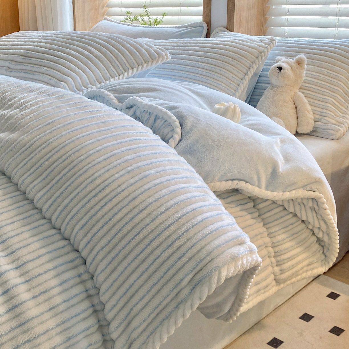 Autumn and Winter Thickeneded Velvet Four-Piece Set Coral Velvet Jacquard Milk Velvet Four-Piece Bedding Set Three-Piece Fitted Sheet Quilt Cover