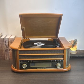 Retro Multifunctional Vinyl Record Player Wooden CD Player Bluetooth Retro FM Radio Integrated Tape Player Ornaments