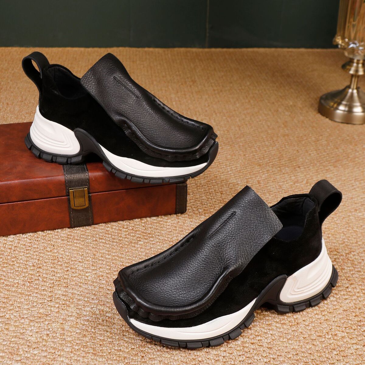 Giày sneaker nữ da bò thật đầu tròn gót vừa phong cách thanh lịch — đen, màu nâu