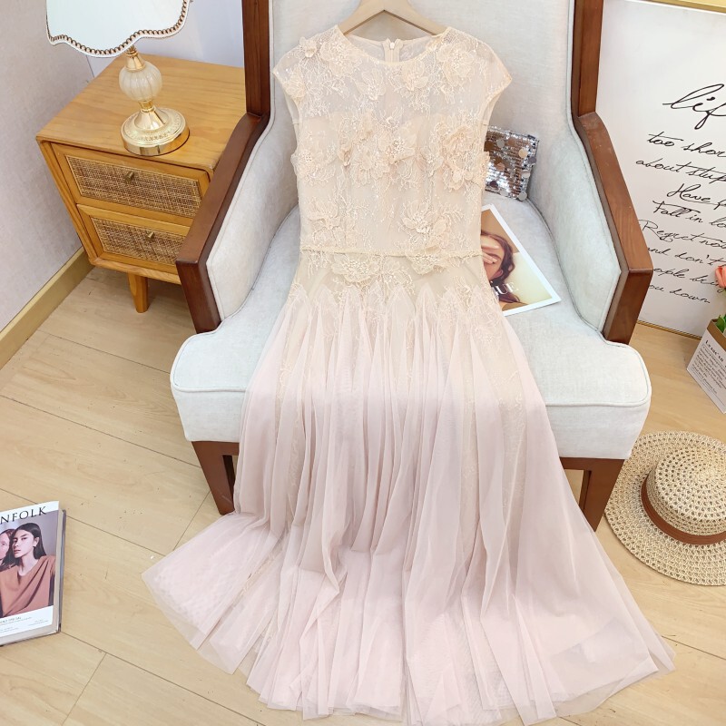 Đầm maxi trắng ren hoa nổi thắt eo không tay dáng chữ A — Váy liền màu hồng, Váy liền màu trắng