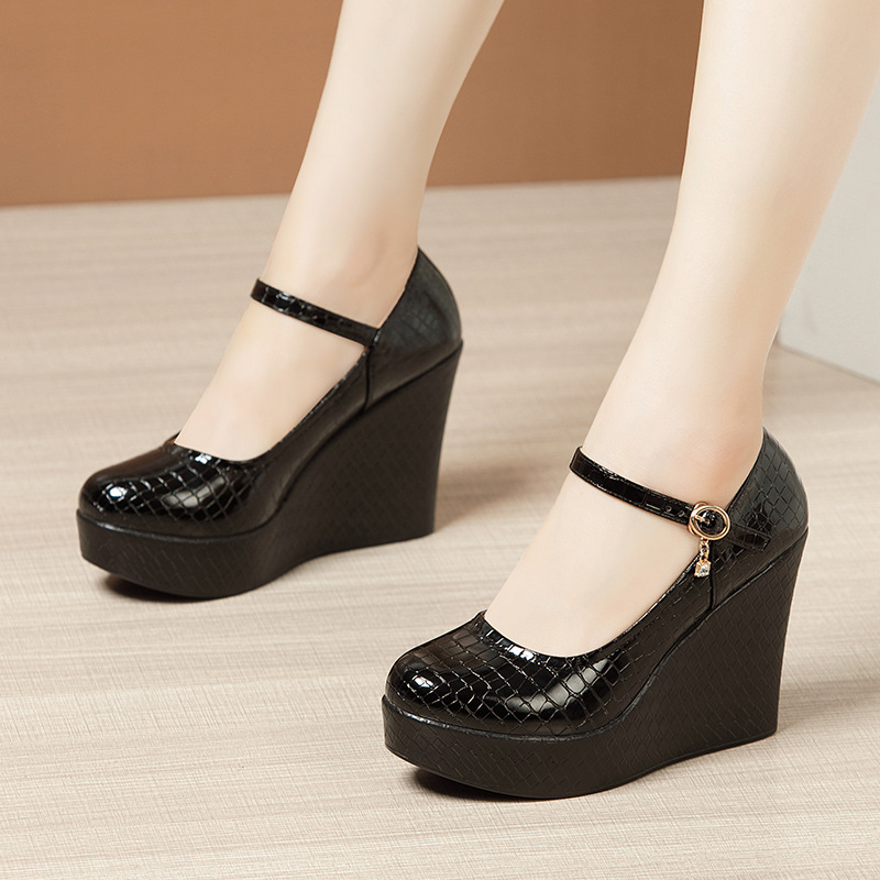 Mã H9820 Giá 940K: Giày Cao Gót Nữ Indti Chống Nước Hàng Mùa Xuân Thu Đông Đế Xuồng Đế Cao Giày Dép Nữ Chất Liệu G03 Sản Phẩm Mới, (Miễn Phí Vận Chuyển Toàn Quốc).