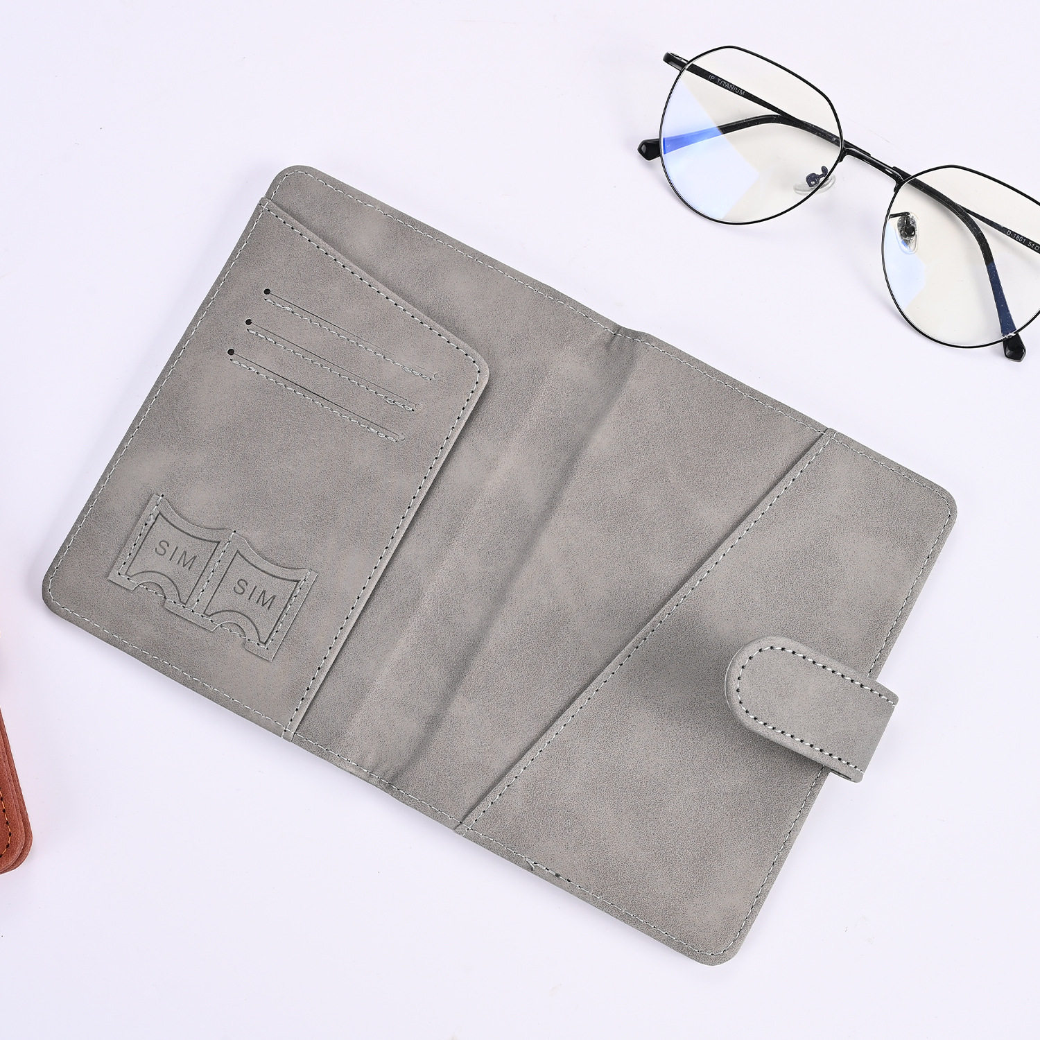 New Magnetic Buckle Rfid Multifunctional Travel Anti-Magnetic Passport Holder Passport Cover Luggage Tag Ticket Holder Ready for Sale