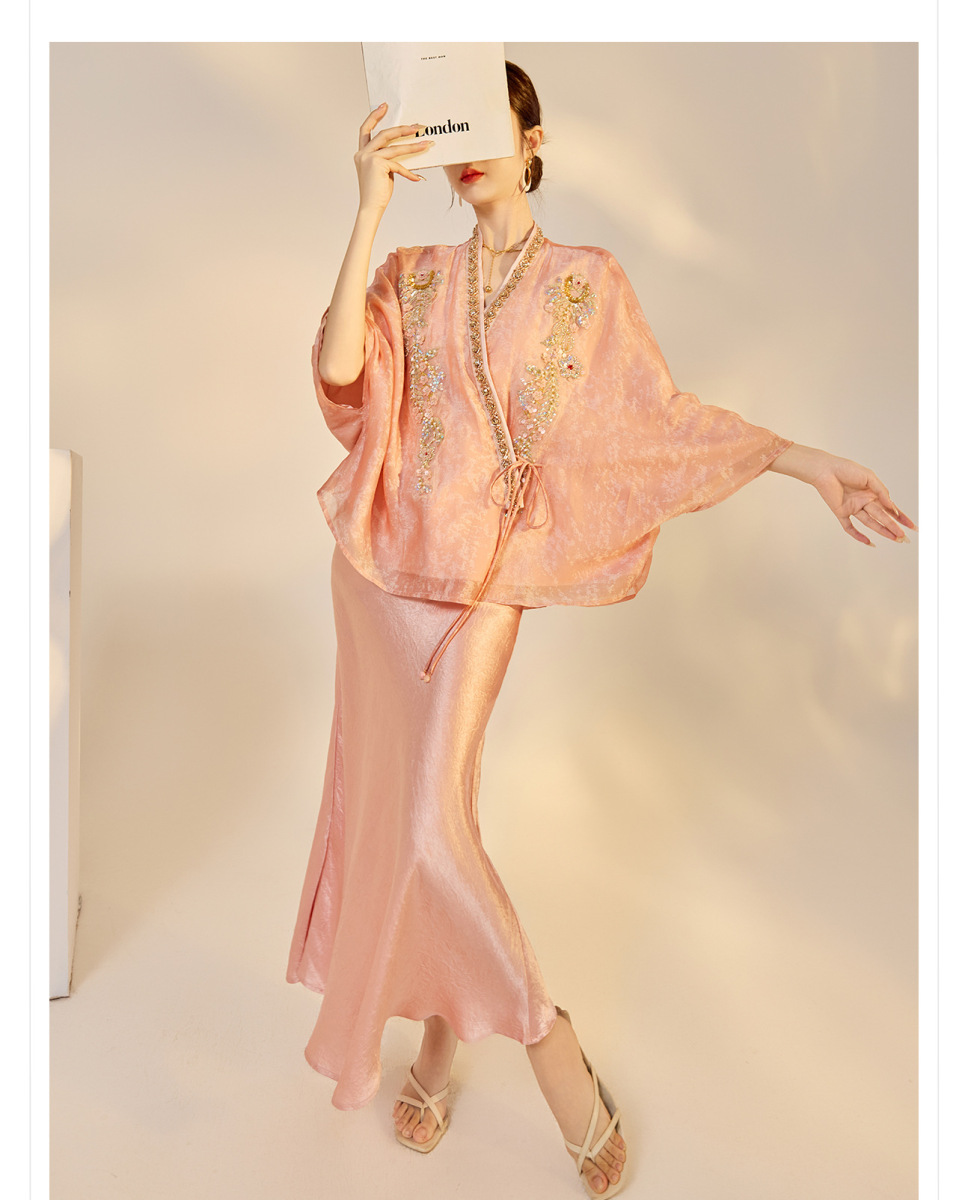 Áo khoác cardigan nữ dáng rộng thêu đính cườm chất liệu tencel phong cách nhẹ nhàng — mơ