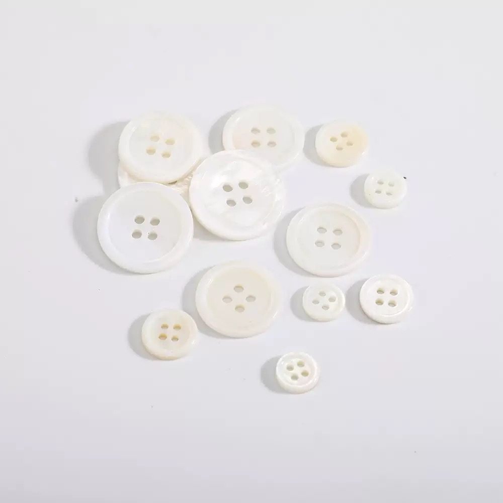 In-Stock River Shell Buttons, Four-Hole High-End Sweater Shirt Buttons, Flat Thin Edge Wide Edge Two-Hole Natural Shell Buttons