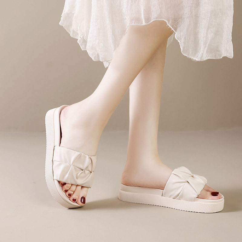 2025 Summer Korean Style Flat Sandals for Outdoor Wear, Open-Toe Pleated Slip-On Thick-Soled Soft-Soled Slippers for Women, Non-Slip Soft Soles