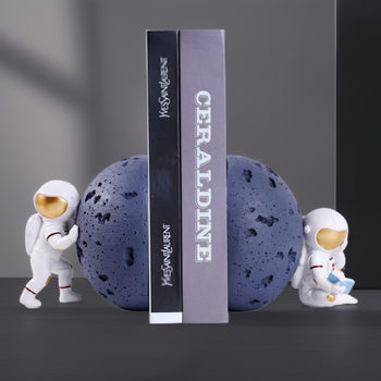 Creative Astronaut Bookshelf Ornaments Office Home Bookcase Decoration Storage Bookends Resin Crafts Wholesale