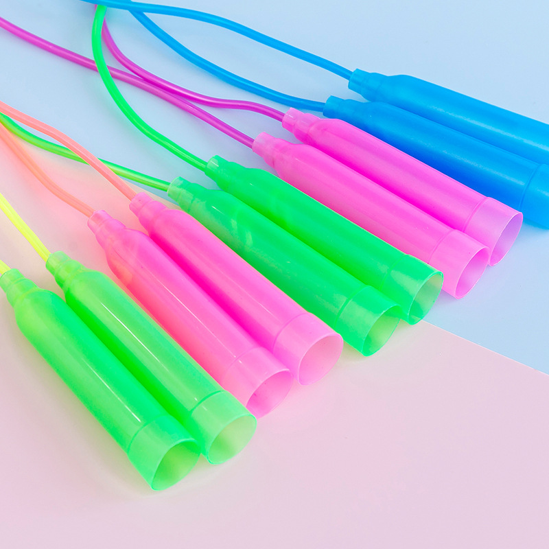 儿童塑料跳绳初学者户外健身运动幼儿园学生活动礼品跳绳厂价批发