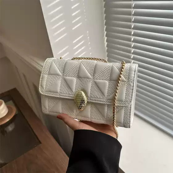 Chanel Style Chain Bag Women's 2024 New Stylish Rhombic Embroidery Line Small Square Bag Fashionable Texted Shoulder Crossbody Bag