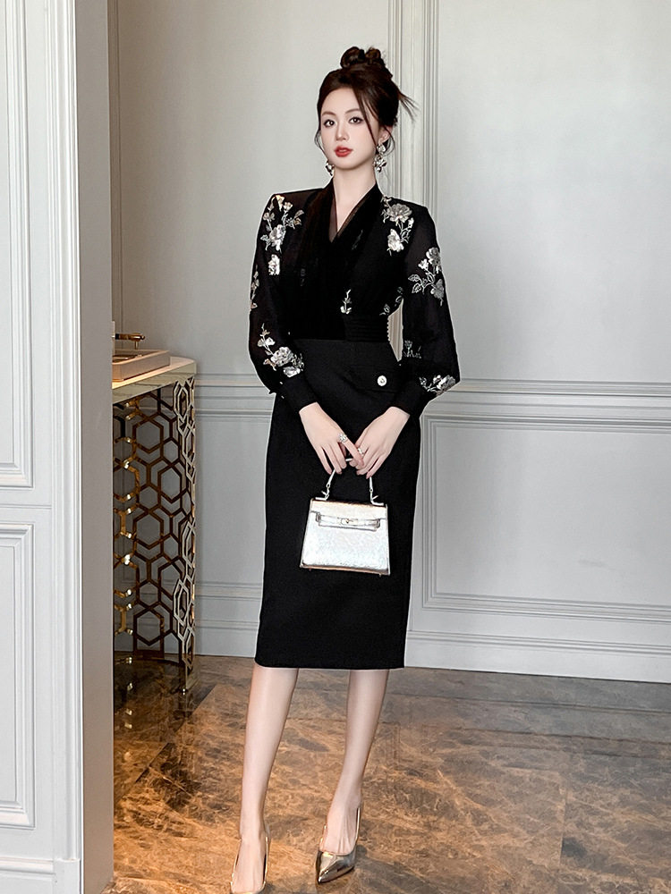 Đầm ôm body nữ dài tay cổ chữ V thêu sequin sang trọng — Màu đen