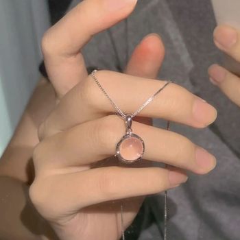 2025 New White Chalcedony Round Pendant Necklace Summer Versatile Collarbone Chain Fashion Personality Temperament Accessory