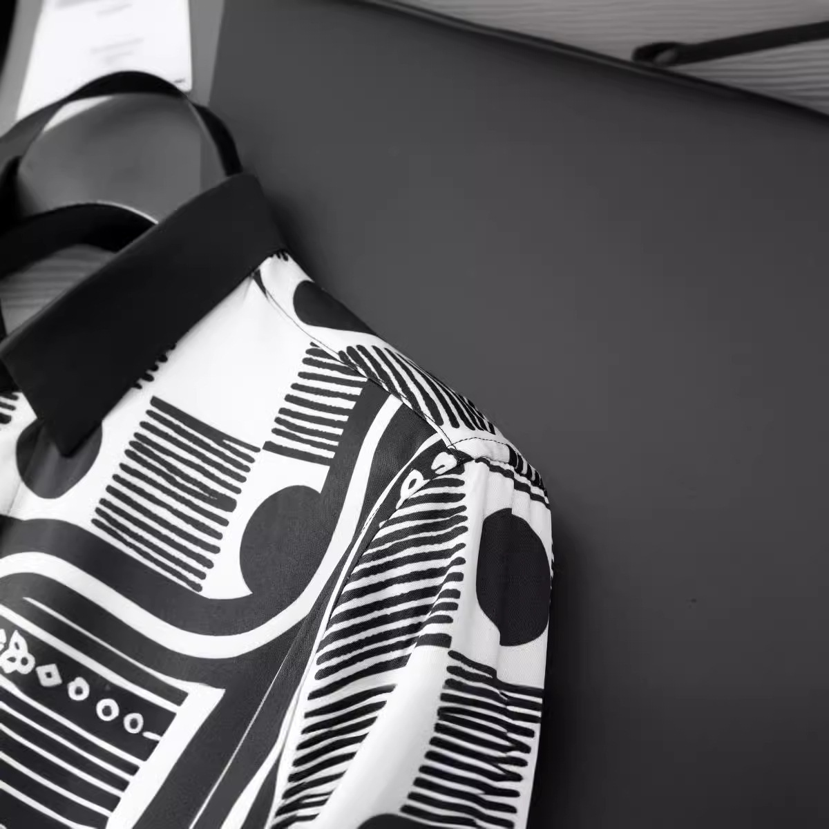 Áo sơ mi nam dài tay họa tiết graffiti geometric phối màu cá tính — Màu như hình