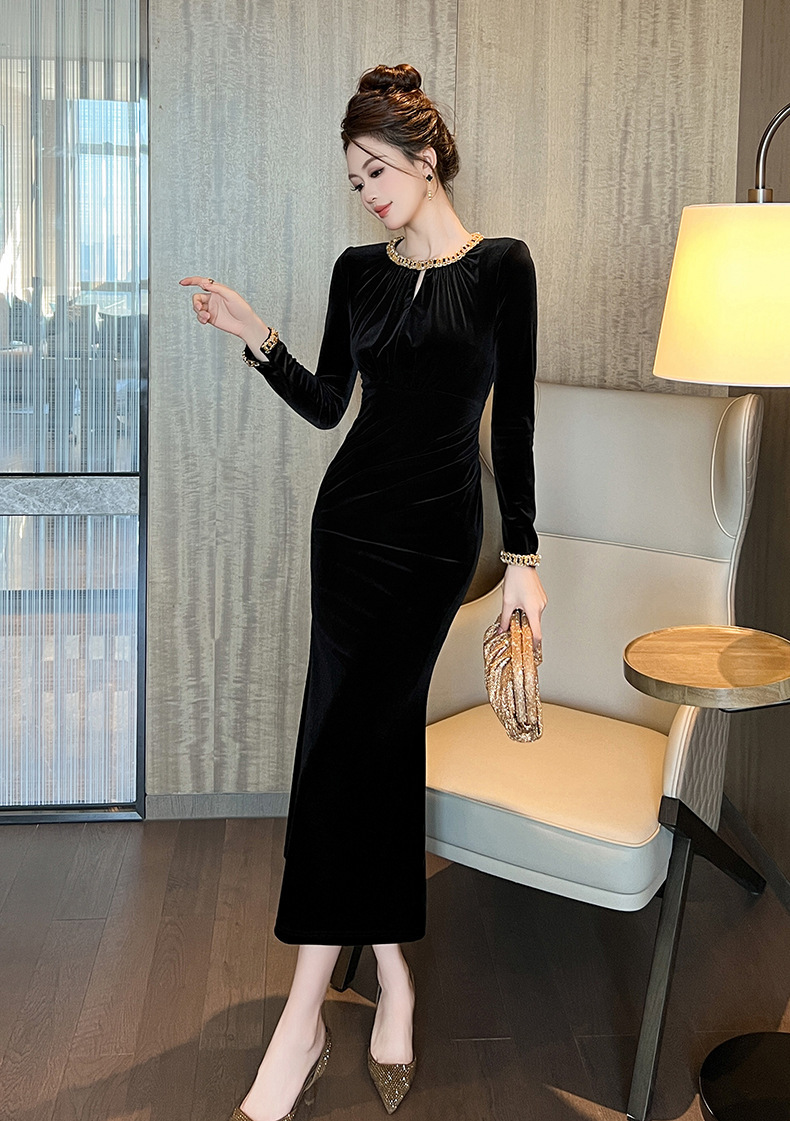 Đầm nữ nhung cổ tròn đính đá khoét lỗ dáng ôm body — Màu đen, Màu tím